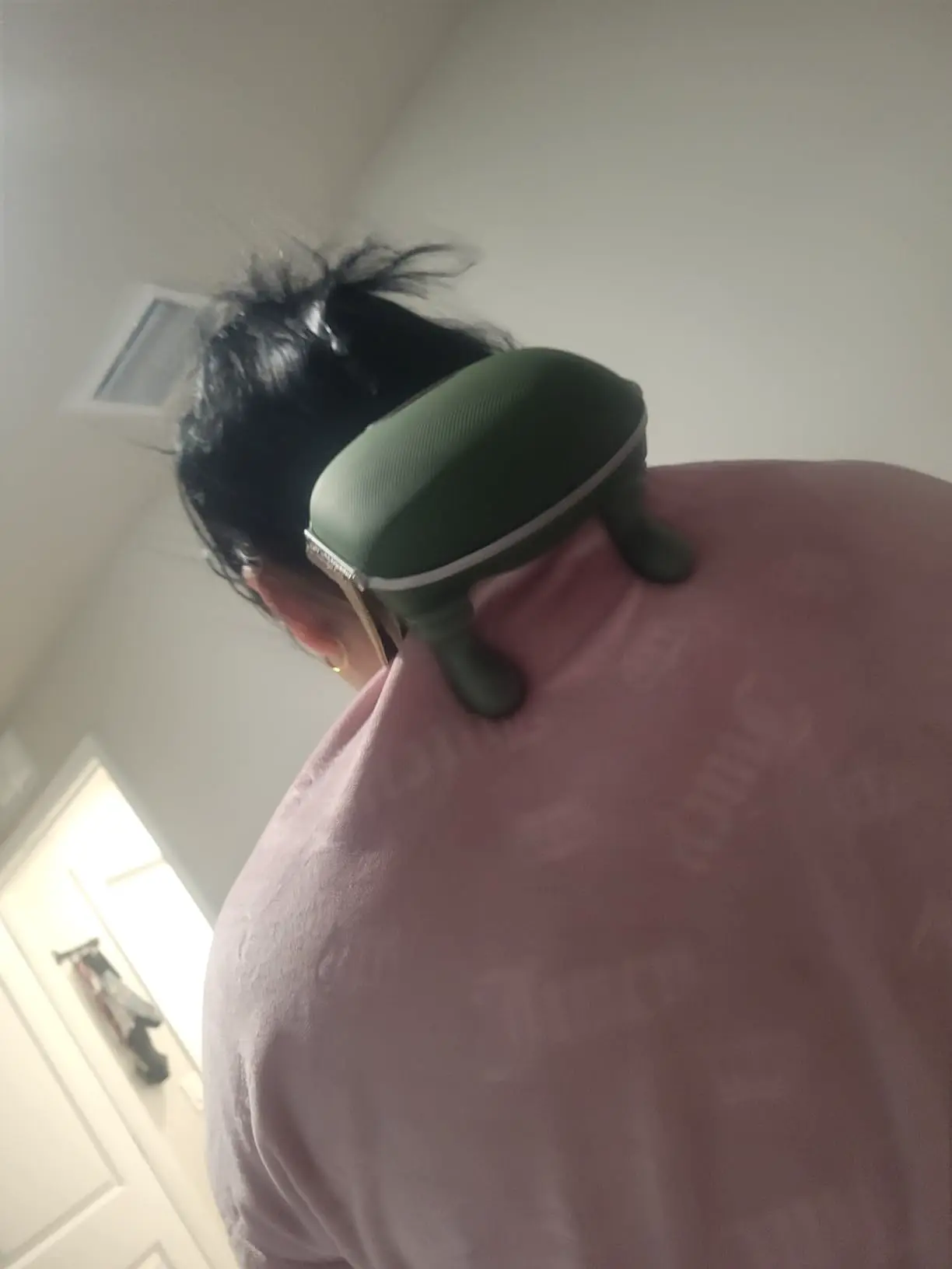 Masajer 4D pentru gât și umeri, fotografie client 1